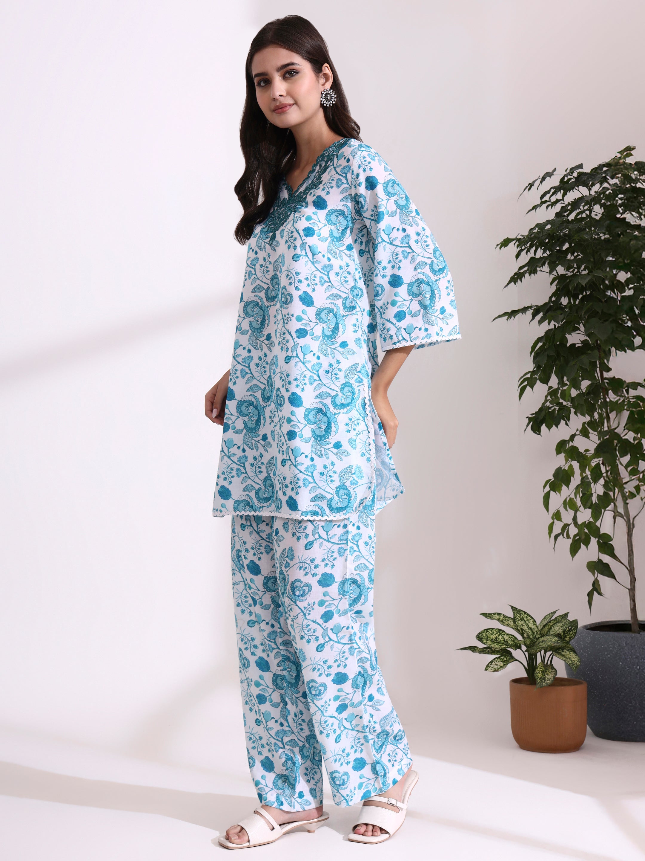 Floral Embroidered Straight Cotton Blend Kurta & Trousers Sets
