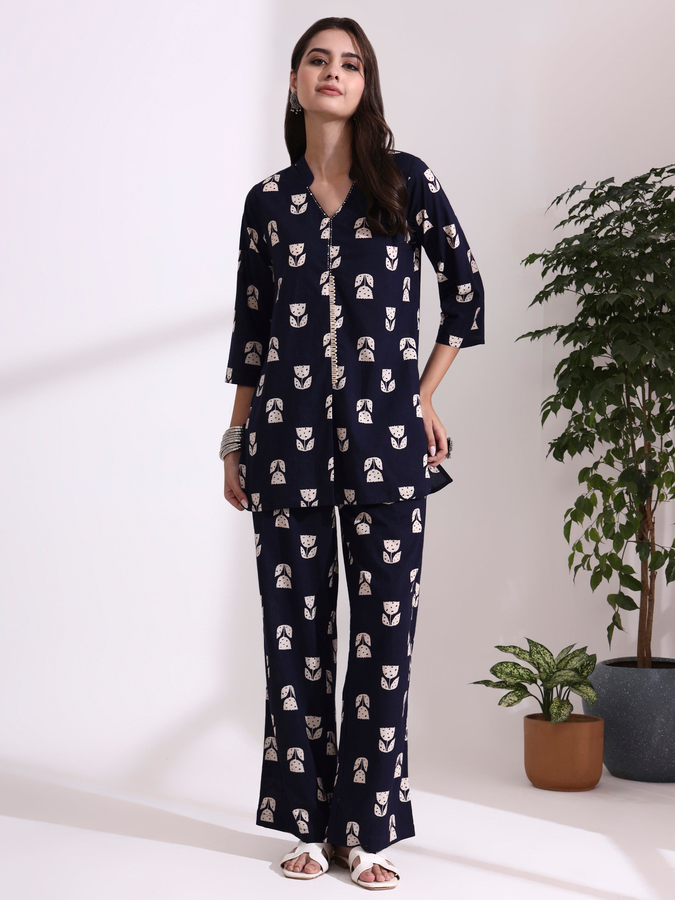 Floral Embroidered Straight Pure Cotton Kurta & Trousers Sets
