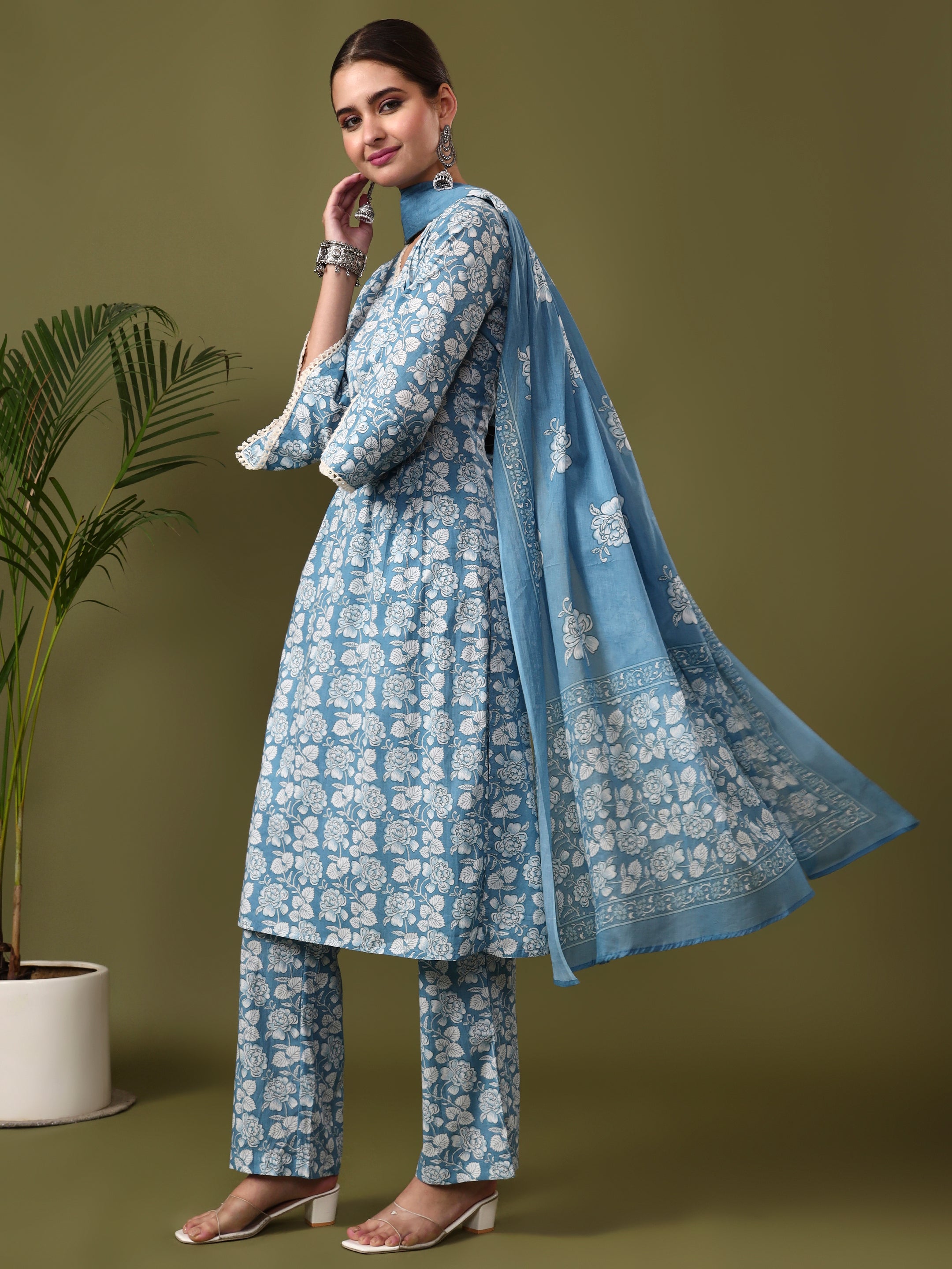 Floral Embroidered Straight Pure Cotton Kurta & Trousers Sets
