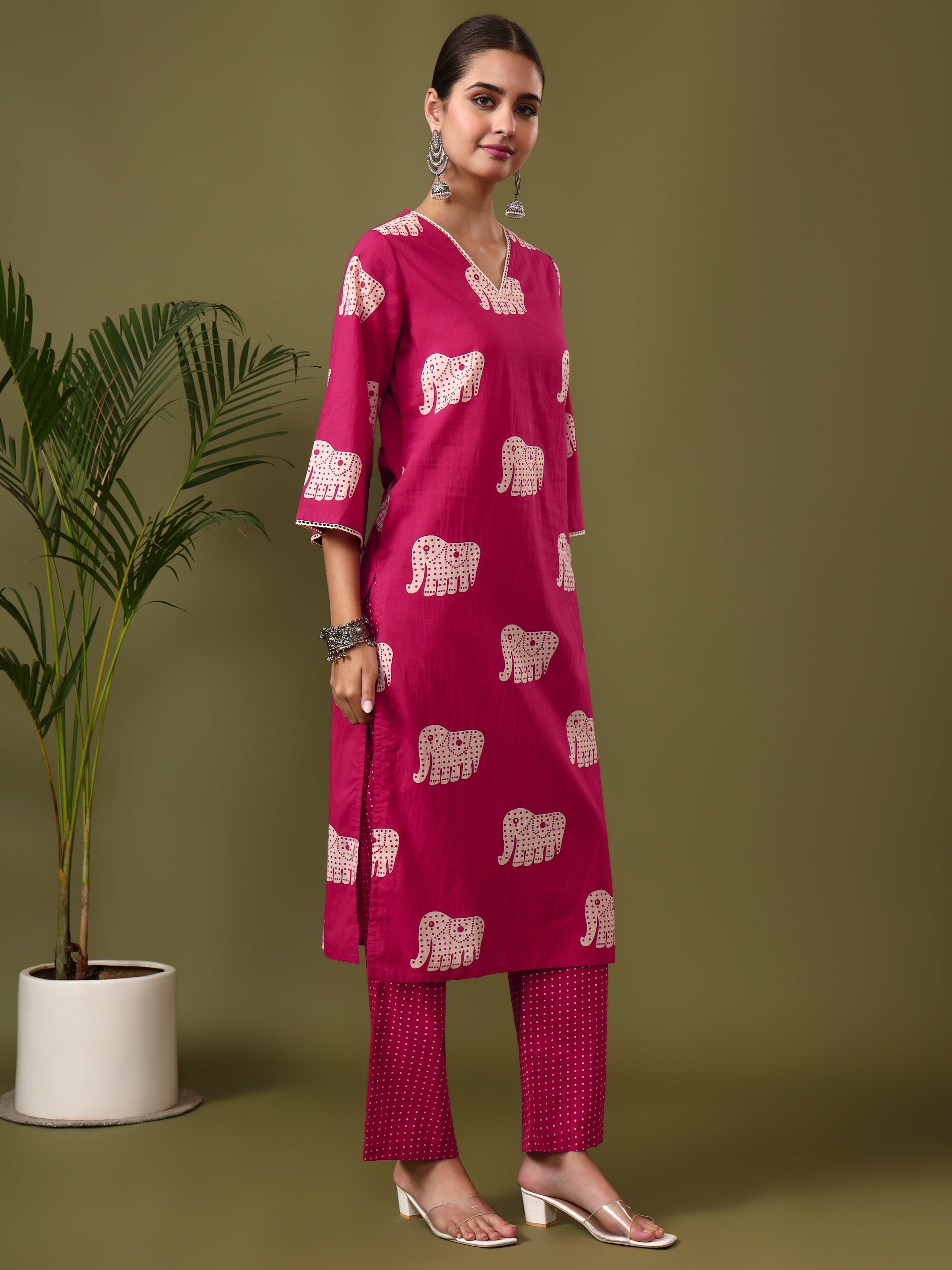 Animal Embroidered Straight Pure Cotton Kurta & Trousers Sets