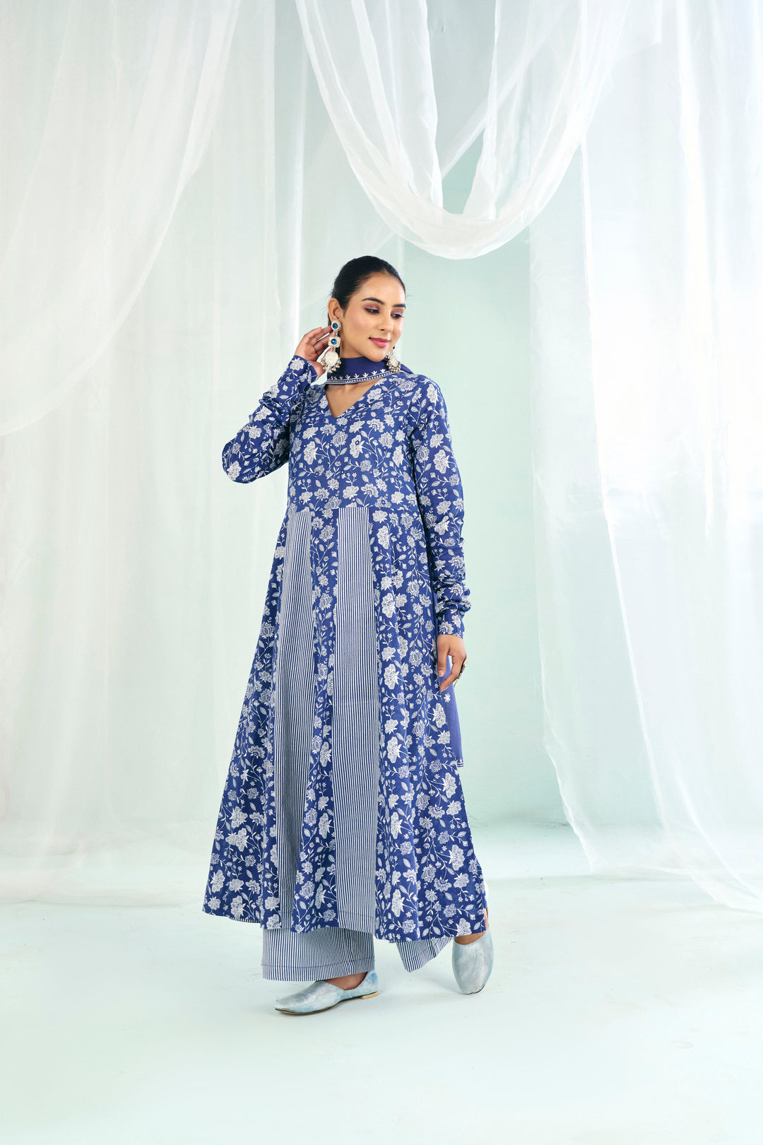 Floral Embroidered Straight Pure Cotton Kurta & Trousers Sets