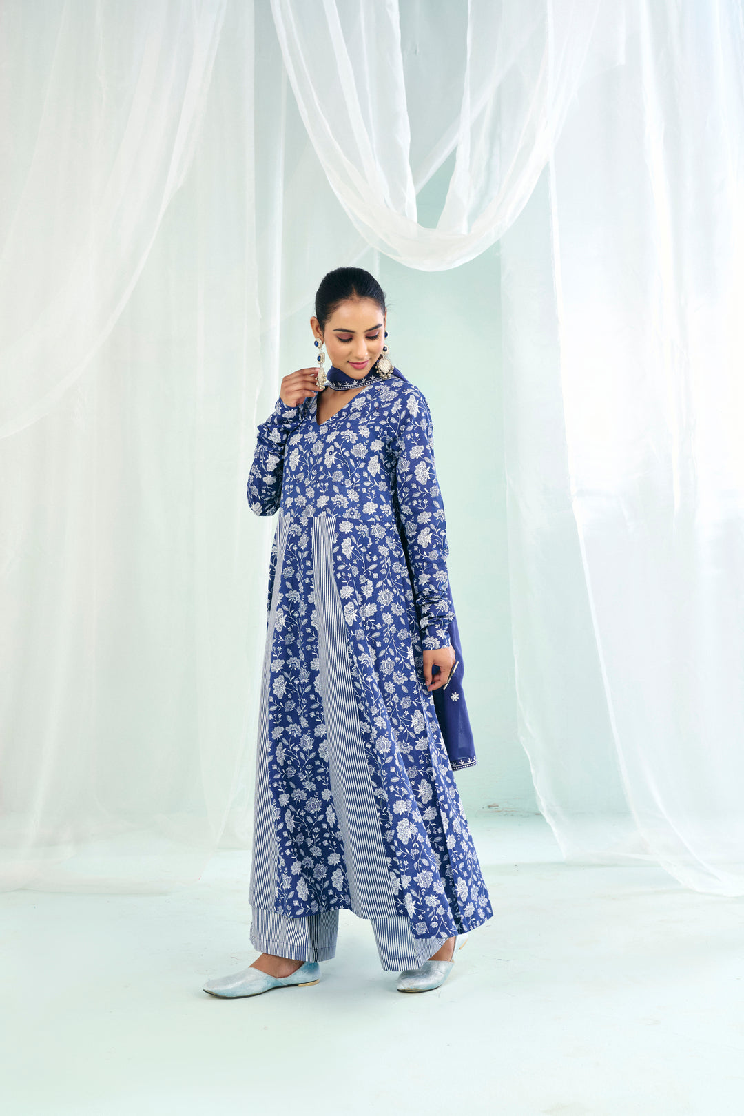 Floral Embroidered Straight Pure Cotton Kurta & Trousers Sets
