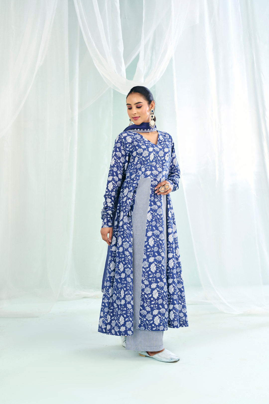Floral Embroidered Straight Pure Cotton Kurta & Trousers Sets