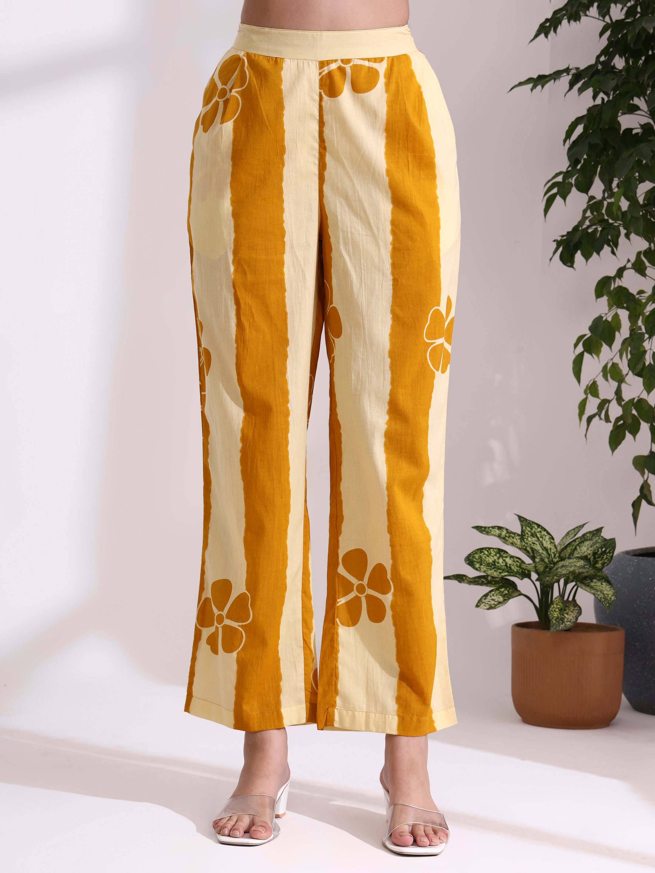 Floral Printed Straight Pure Cotton Kurta & Trousers Sets
