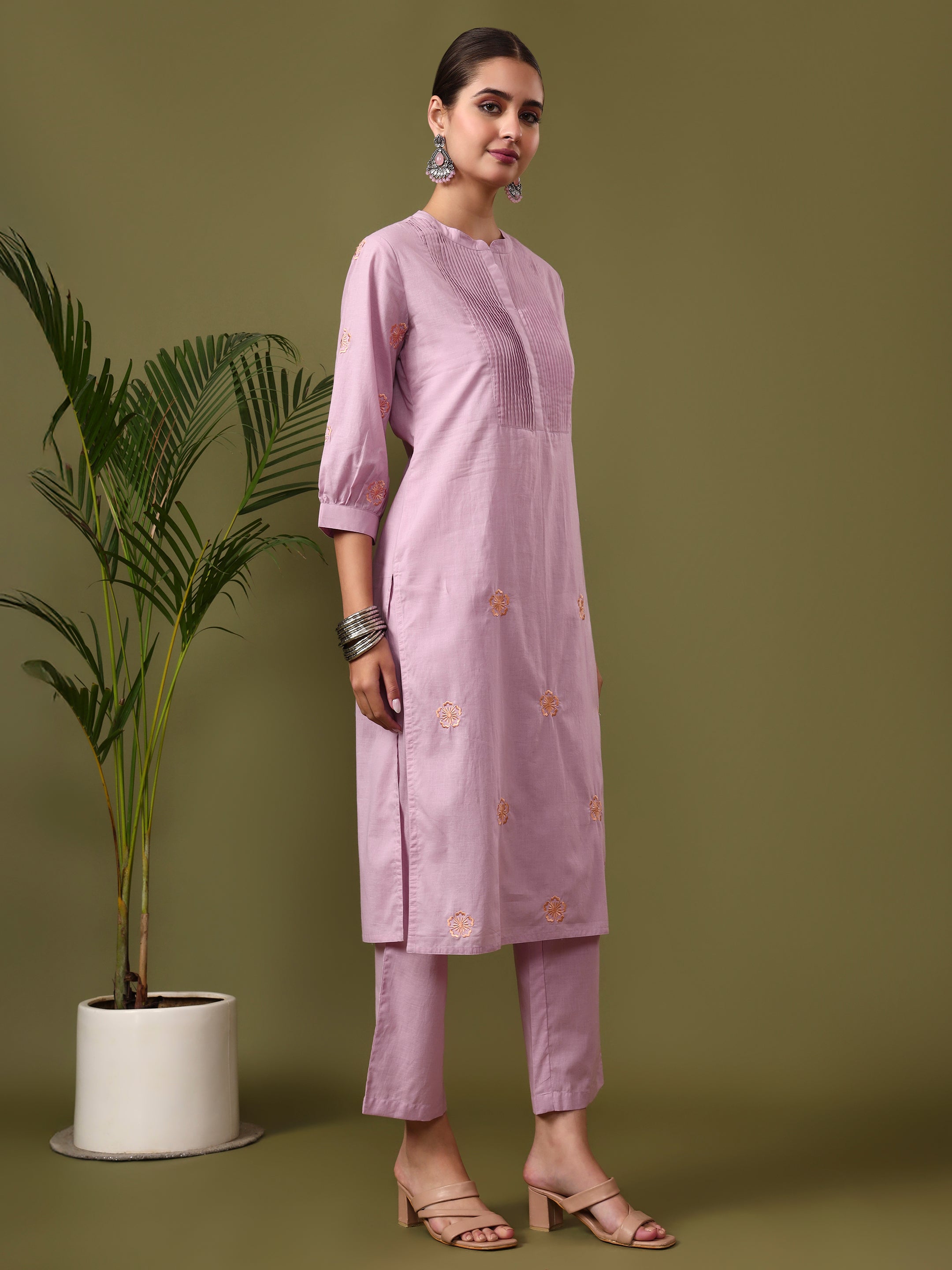 Floral Embroidered Straight Pure Cotton Kurta & Trousers Sets