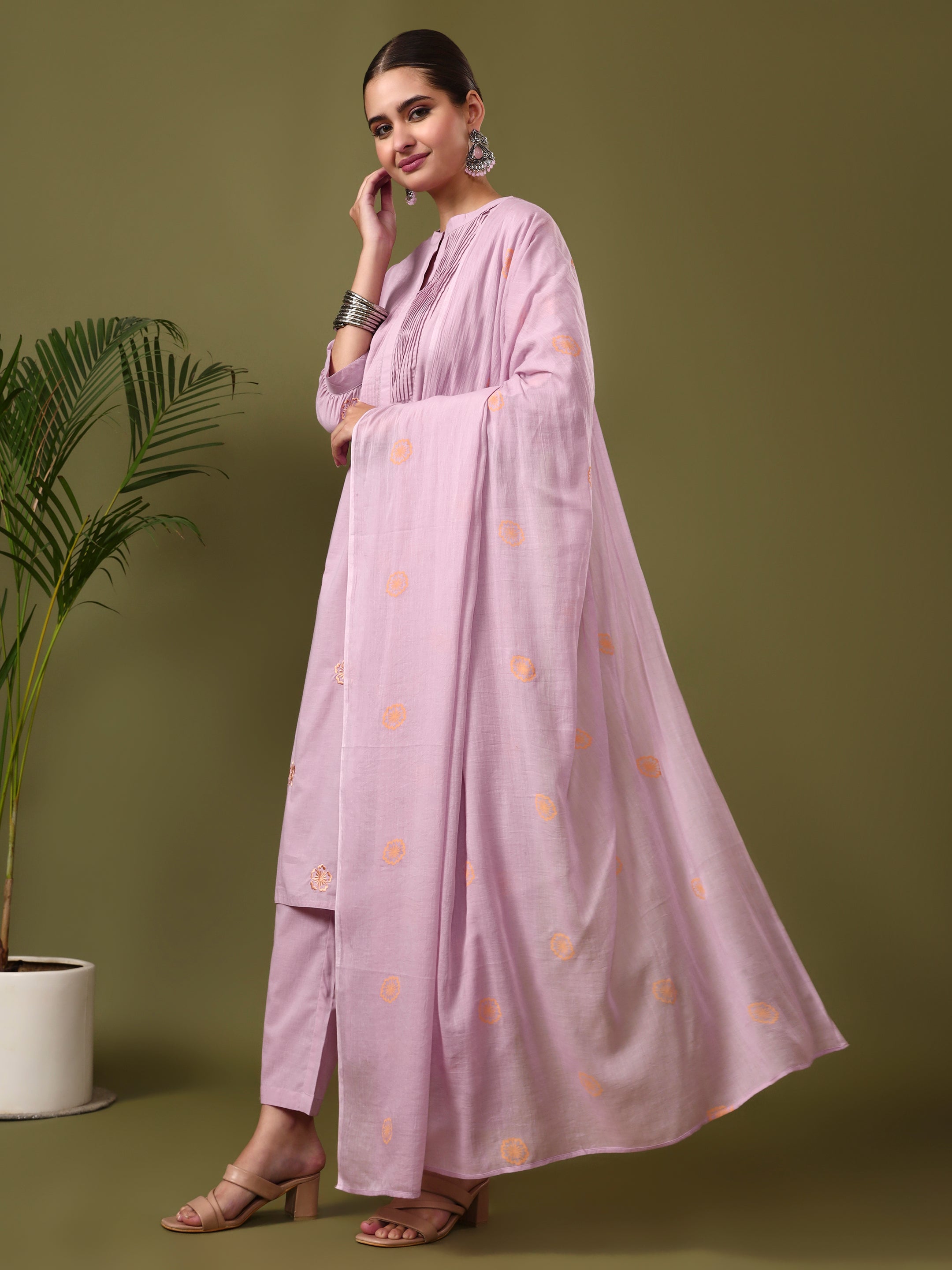 Floral Embroidered Straight Pure Cotton Kurta & Trousers Sets