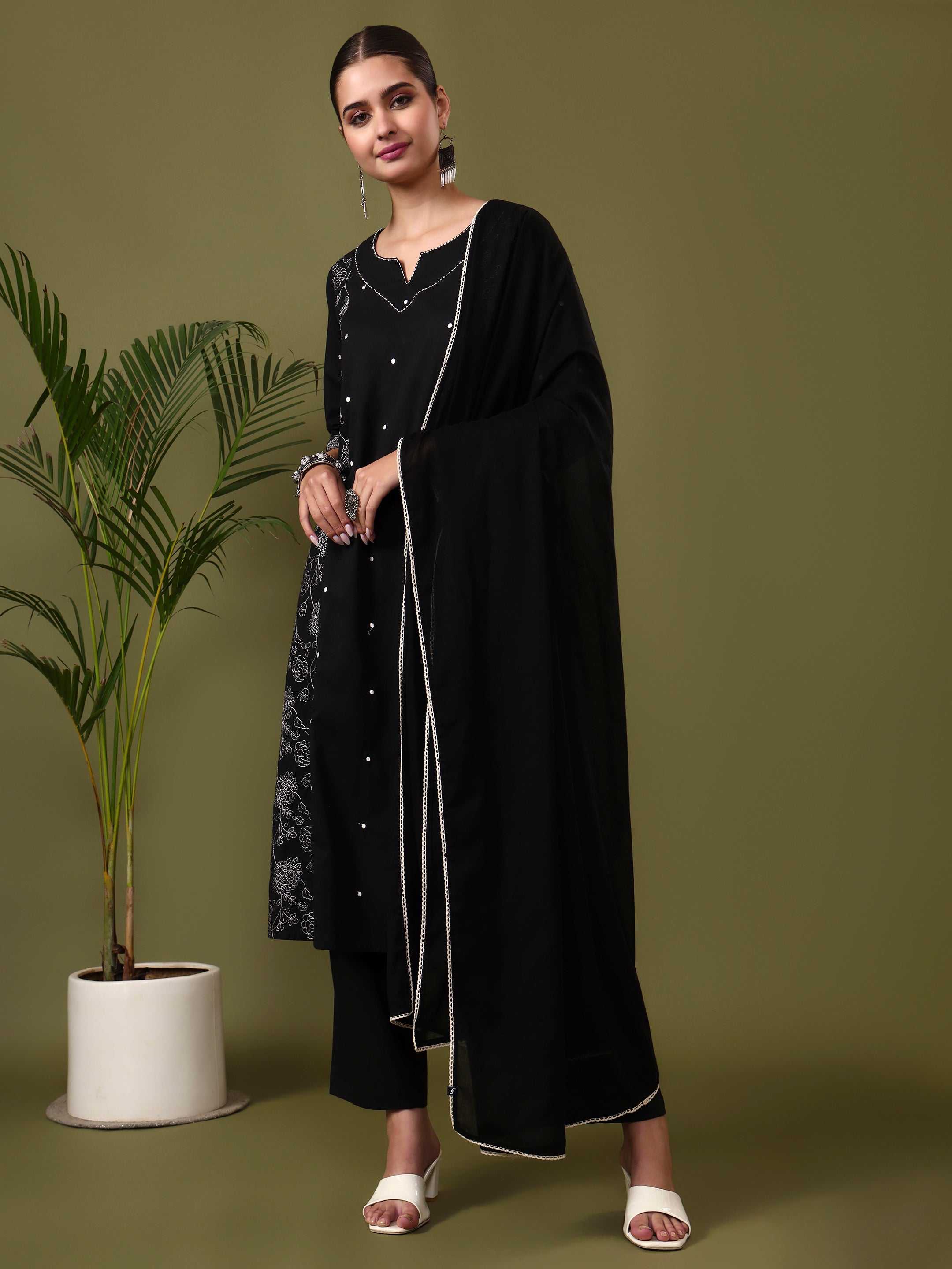 Floral Embroidered Straight Pure Cotton Kurta & Trousers Sets