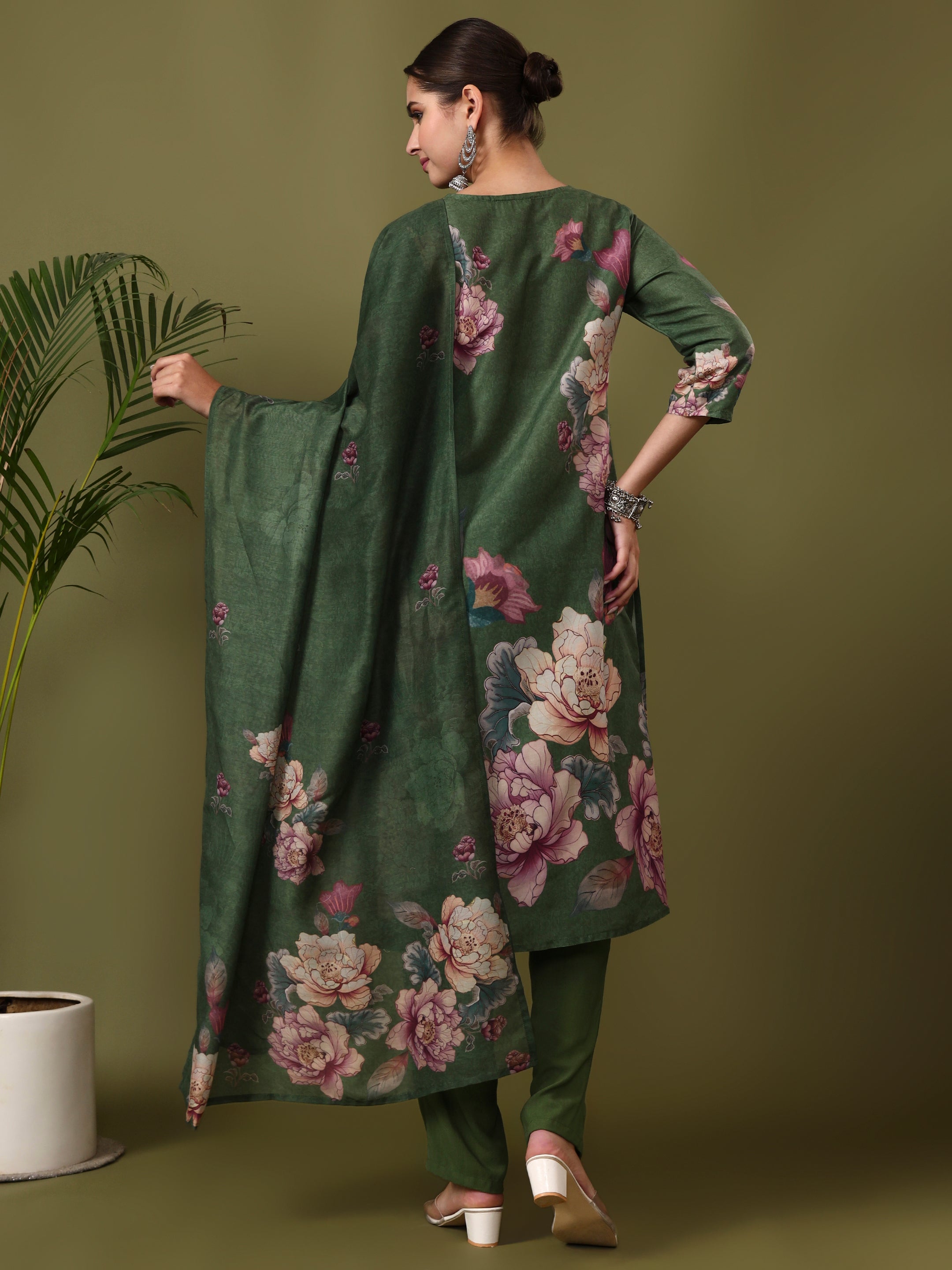 Floral Embroidered Straight Kurta & Trousers Sets