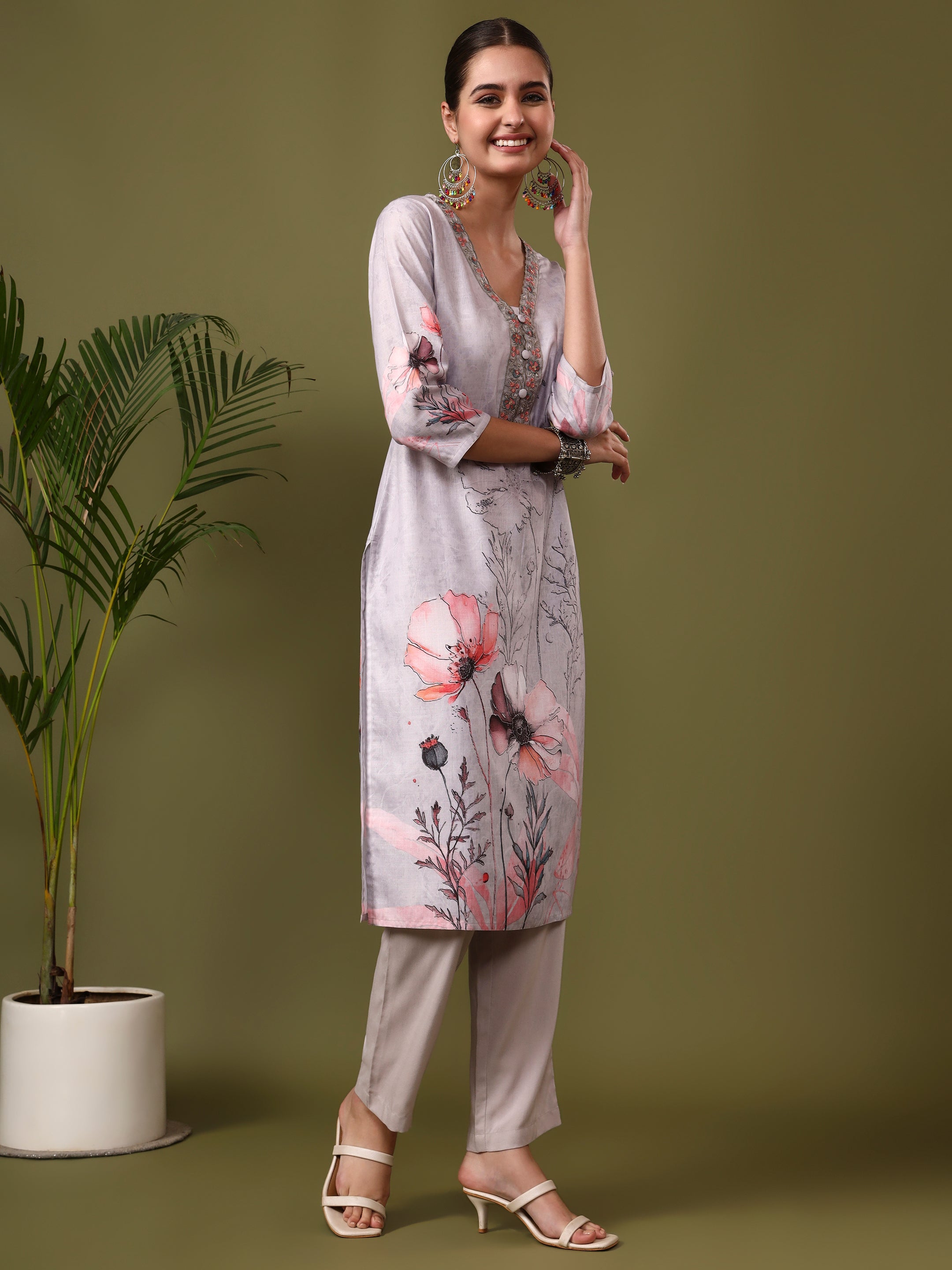 Floral Embroidered Straight Cotton Blend Kurta & Trousers Sets