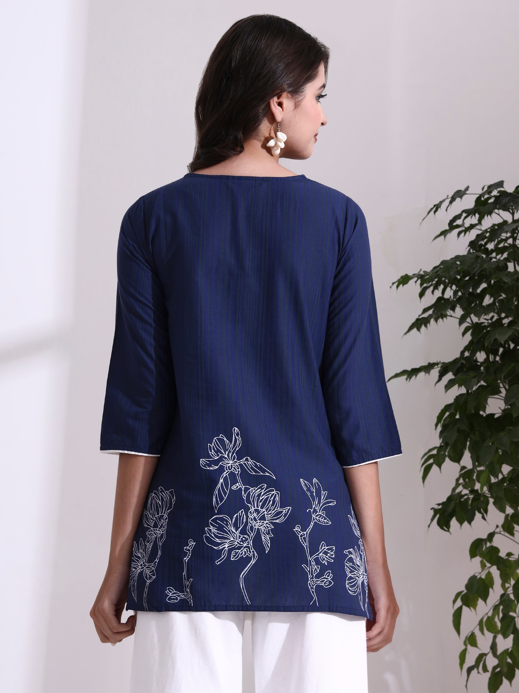 Floral Embroidered Straight Pure Cotton Kurta