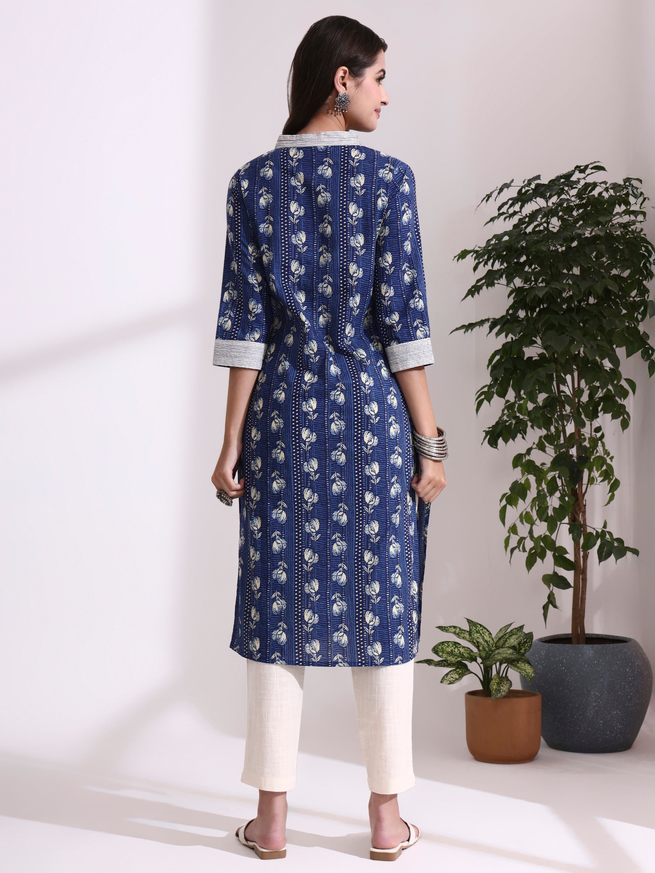 Floral Embroidered Straight Pure Cotton Kurta