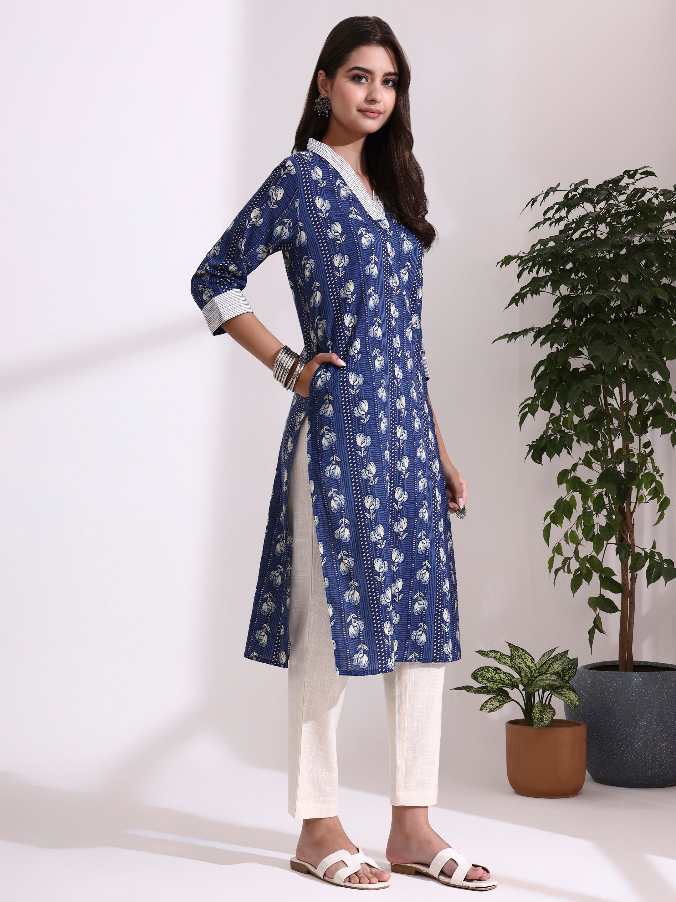 Floral Embroidered Straight Pure Cotton Kurta