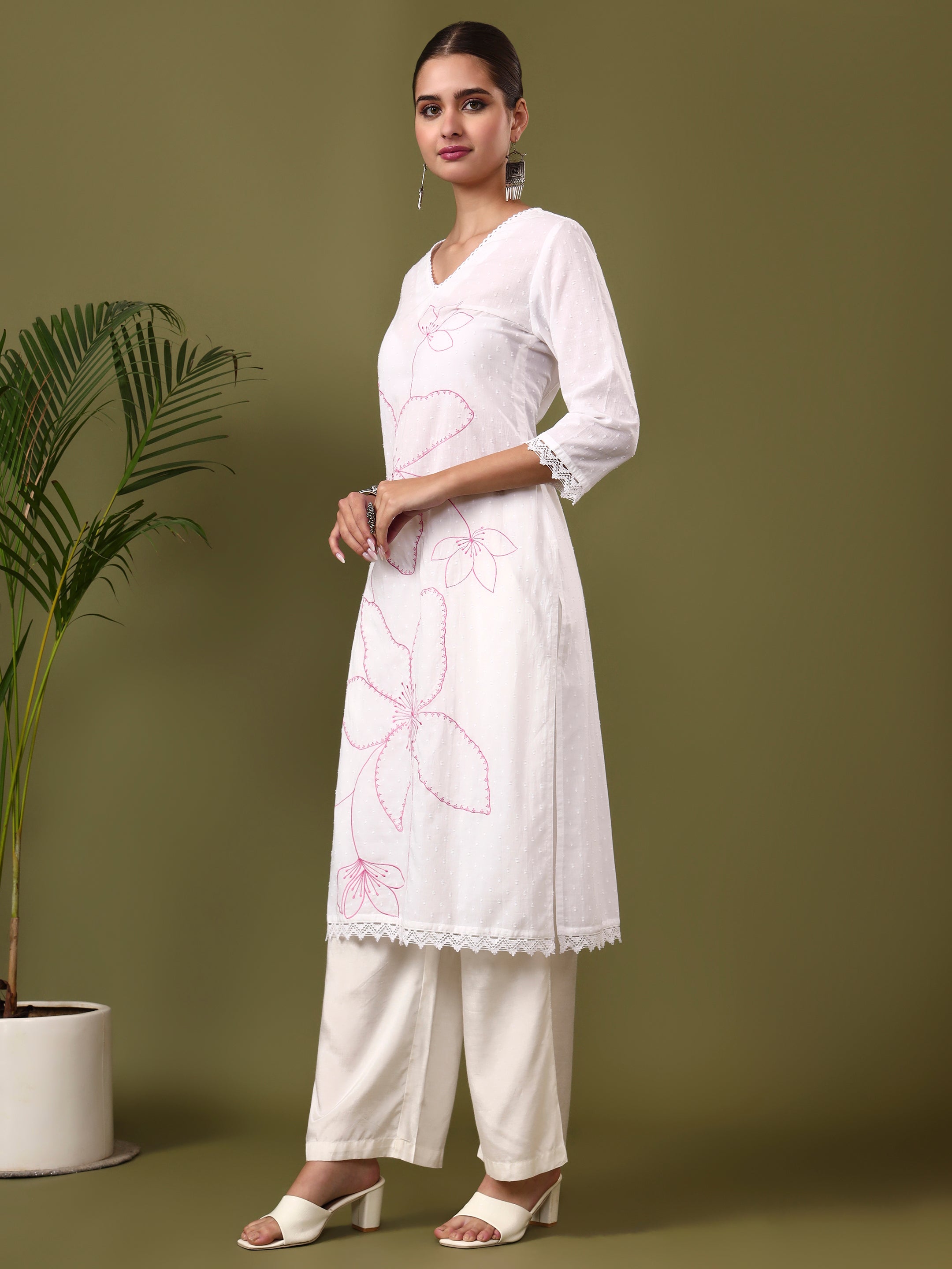 Floral Embroidered Straight Pure Cotton Kurta