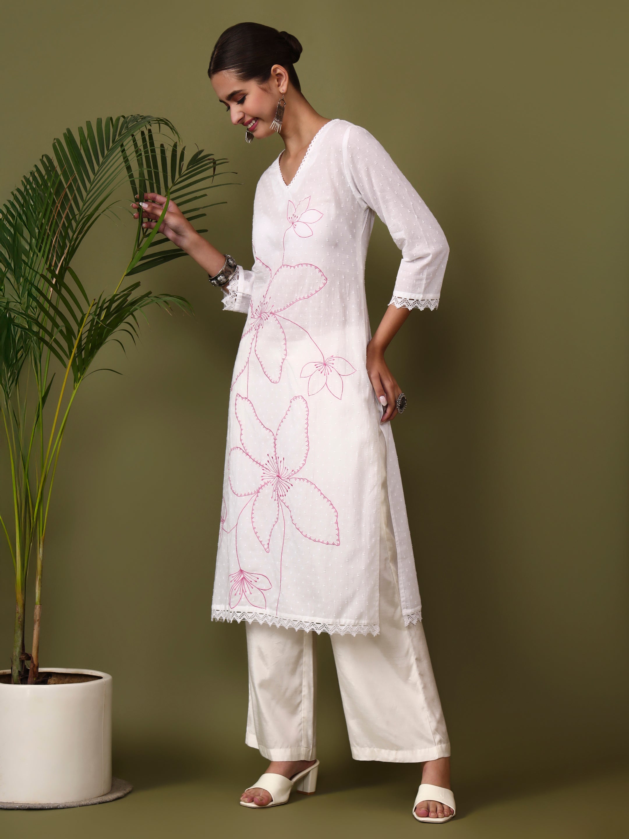 Floral Embroidered Straight Pure Cotton Kurta
