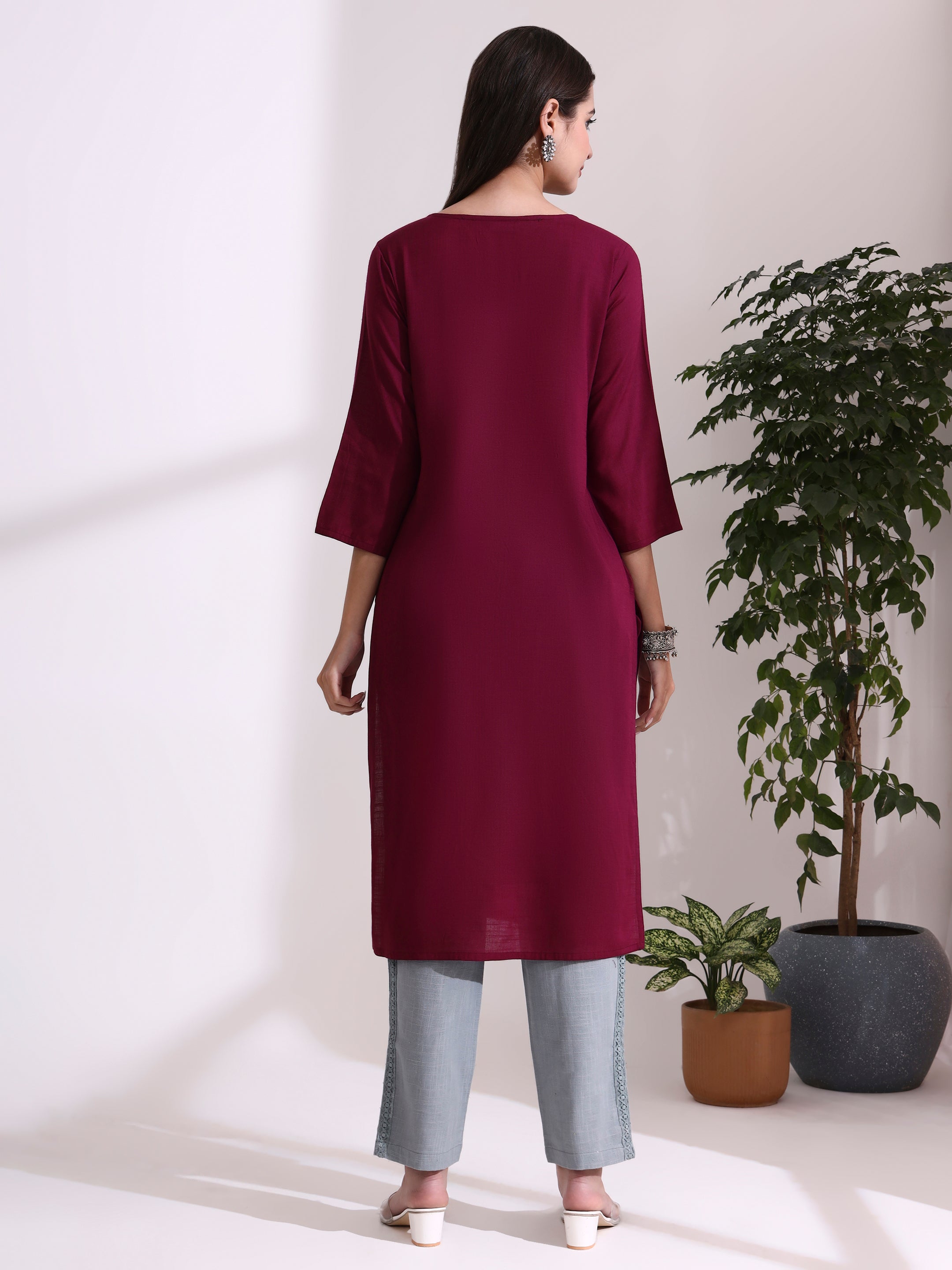 Floral Embroidered Straight Kurta