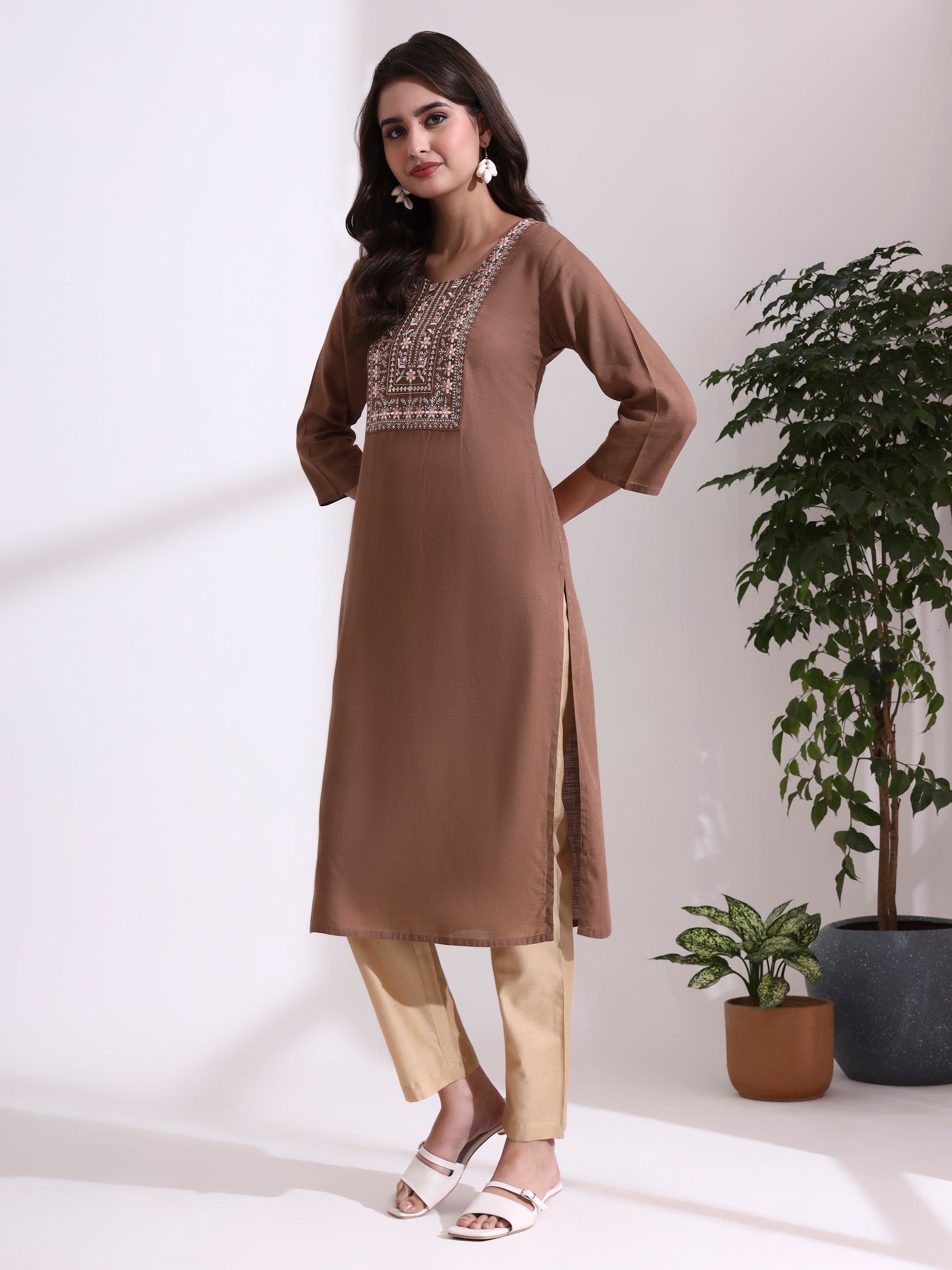 Floral Embroidered Straight Kurta