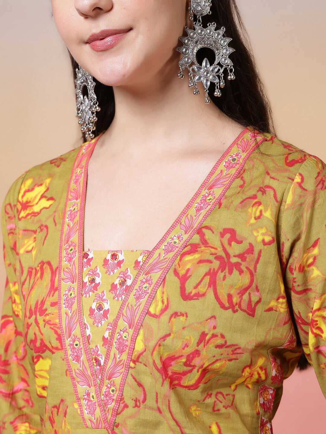 Floral Embroidered Straight Pure Cotton Kurta & Trousers Sets