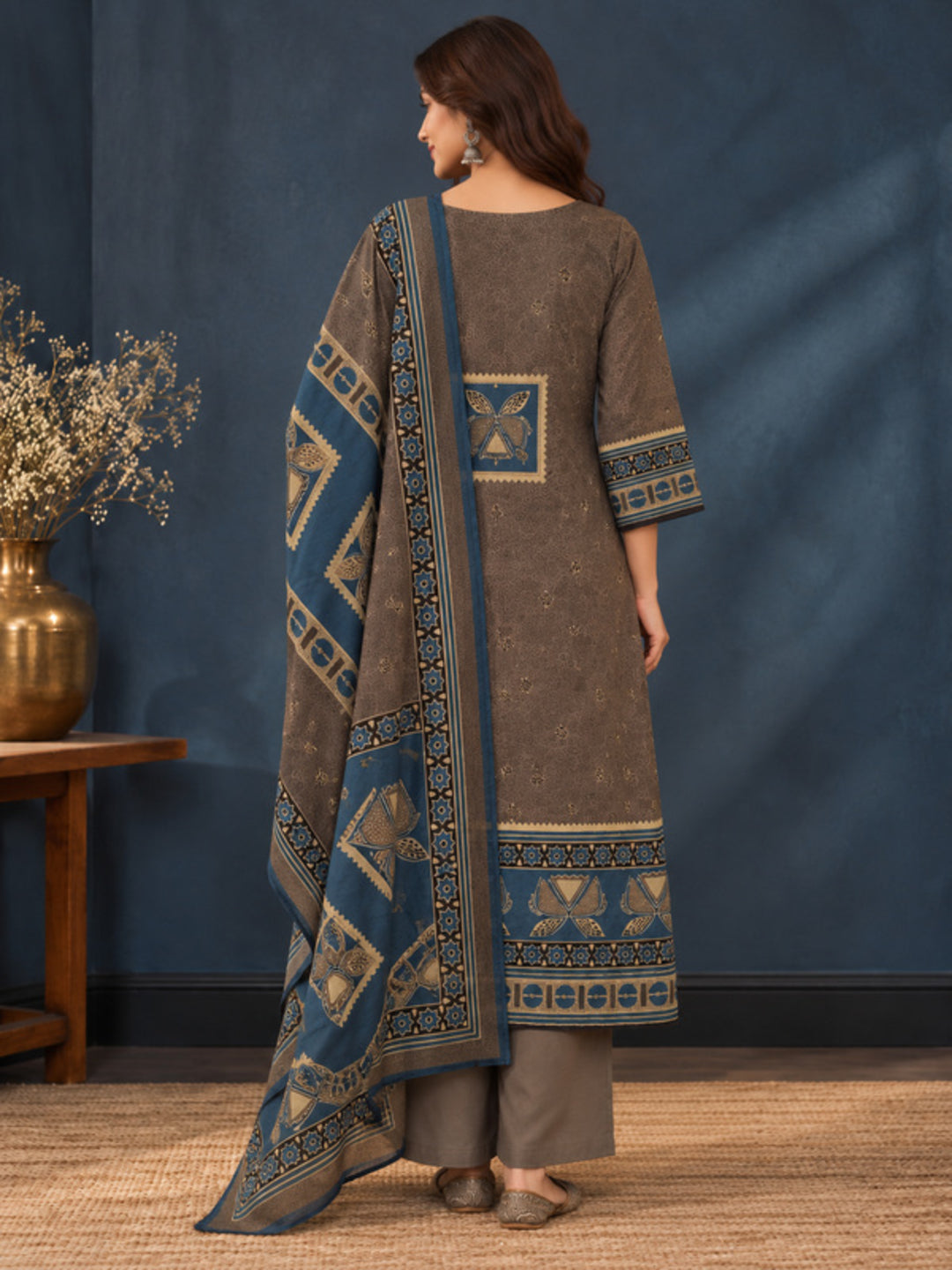 Floral Embroidered Straight Pure Cotton Kurta & Trousers Sets