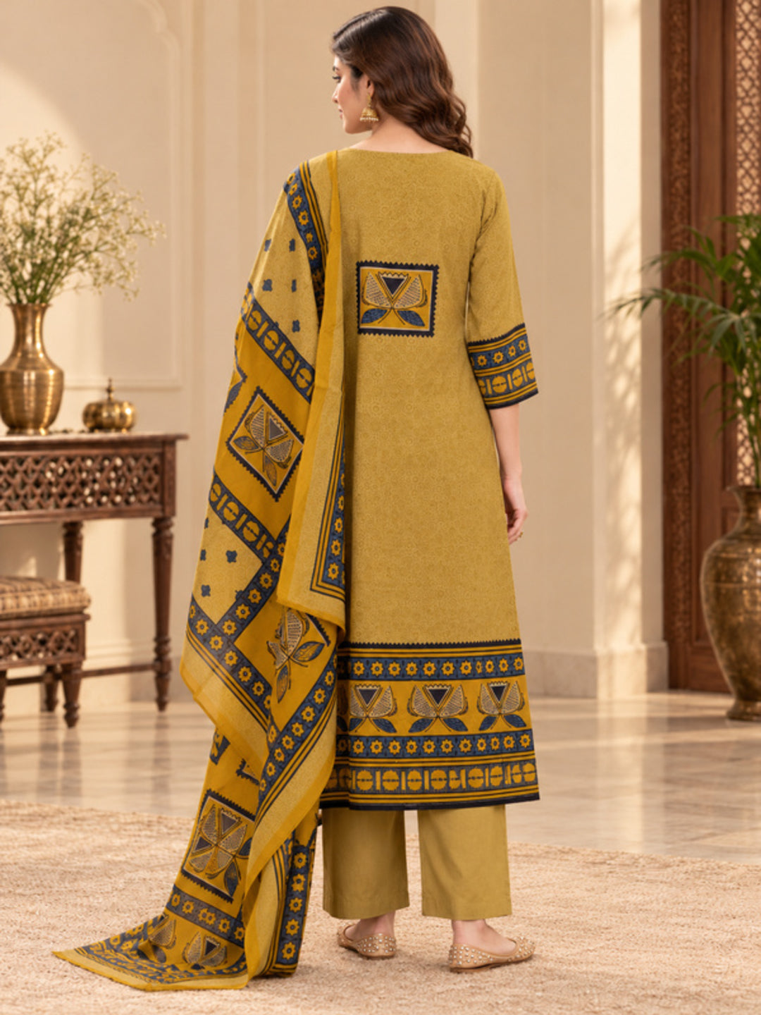 Floral Embroidered Straight Pure Cotton Kurta & Trousers Sets