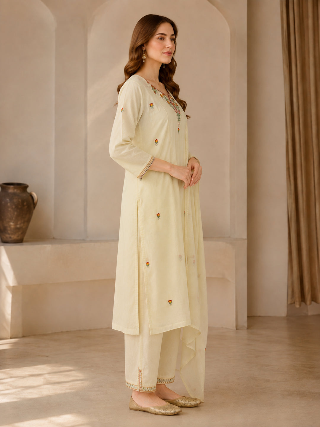 Floral Embroidered Straight Pure Cotton Kurta & Trousers Sets