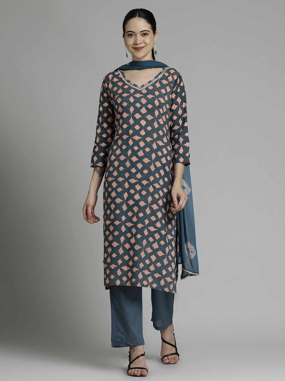 Grey Floral Printed Kurta Set With Tie-Dye Dupatta