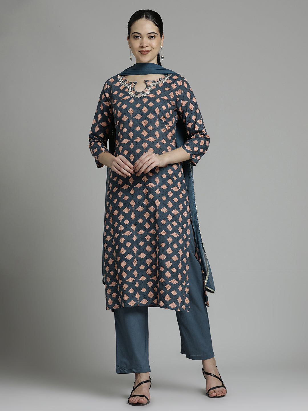 Abstract Printed Grey Kurta Set With Tie-Dye Dupatta