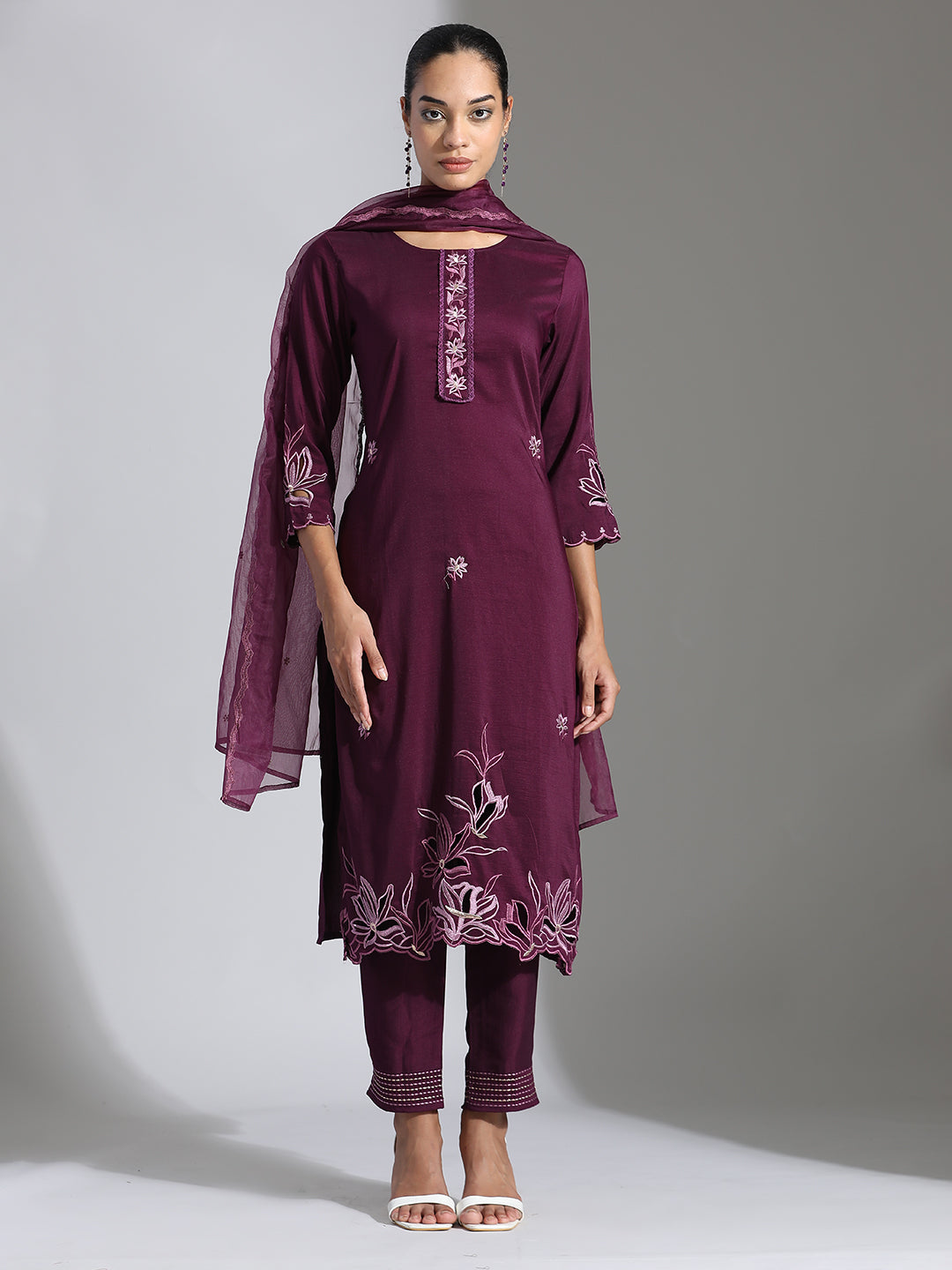 Purple Embroidered Silk Blend Kurta Set With Organza Dupatta