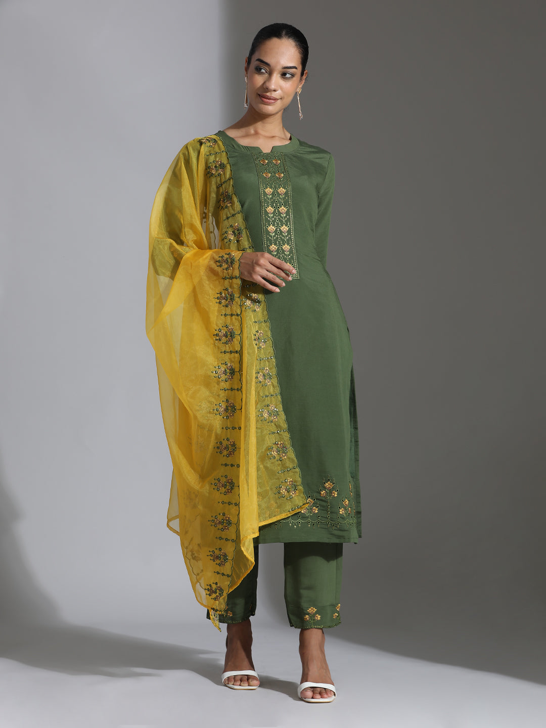 Green Embroidered Silk Blend Kurta Set With Organza Dupatta