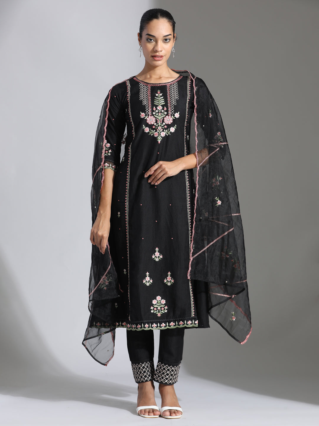 Black Embroidered Silk Blend Kurta Set With Organza Dupatta