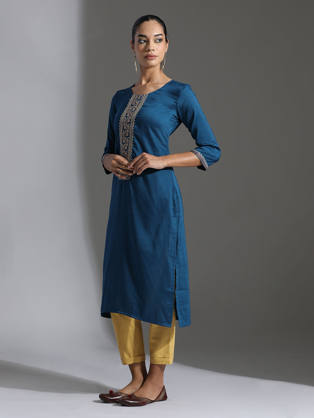 Blue Embroidered Chinon Straight Kurta