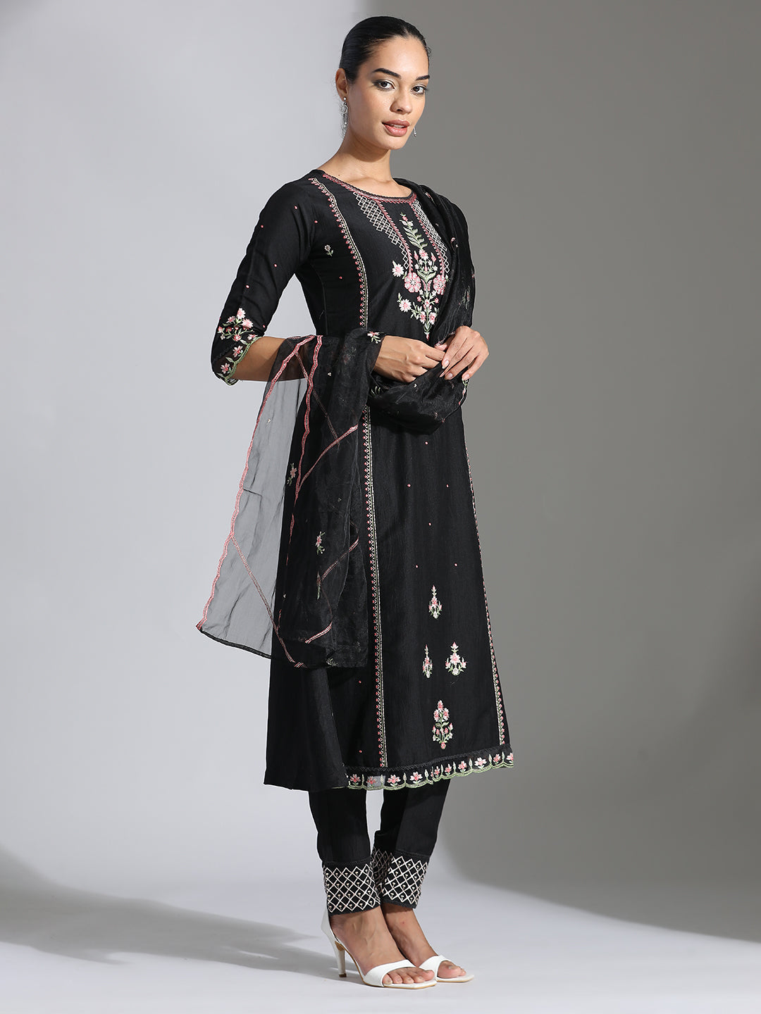 Black Embroidered Silk Blend Kurta Set With Organza Dupatta