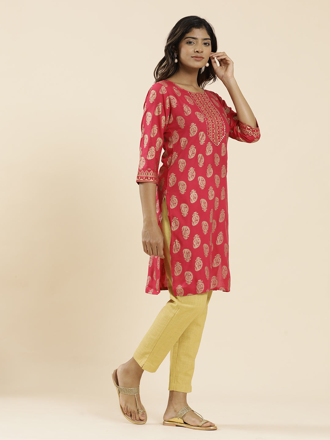 Fuchsia Ethnic Motif Printed Straight Kurta