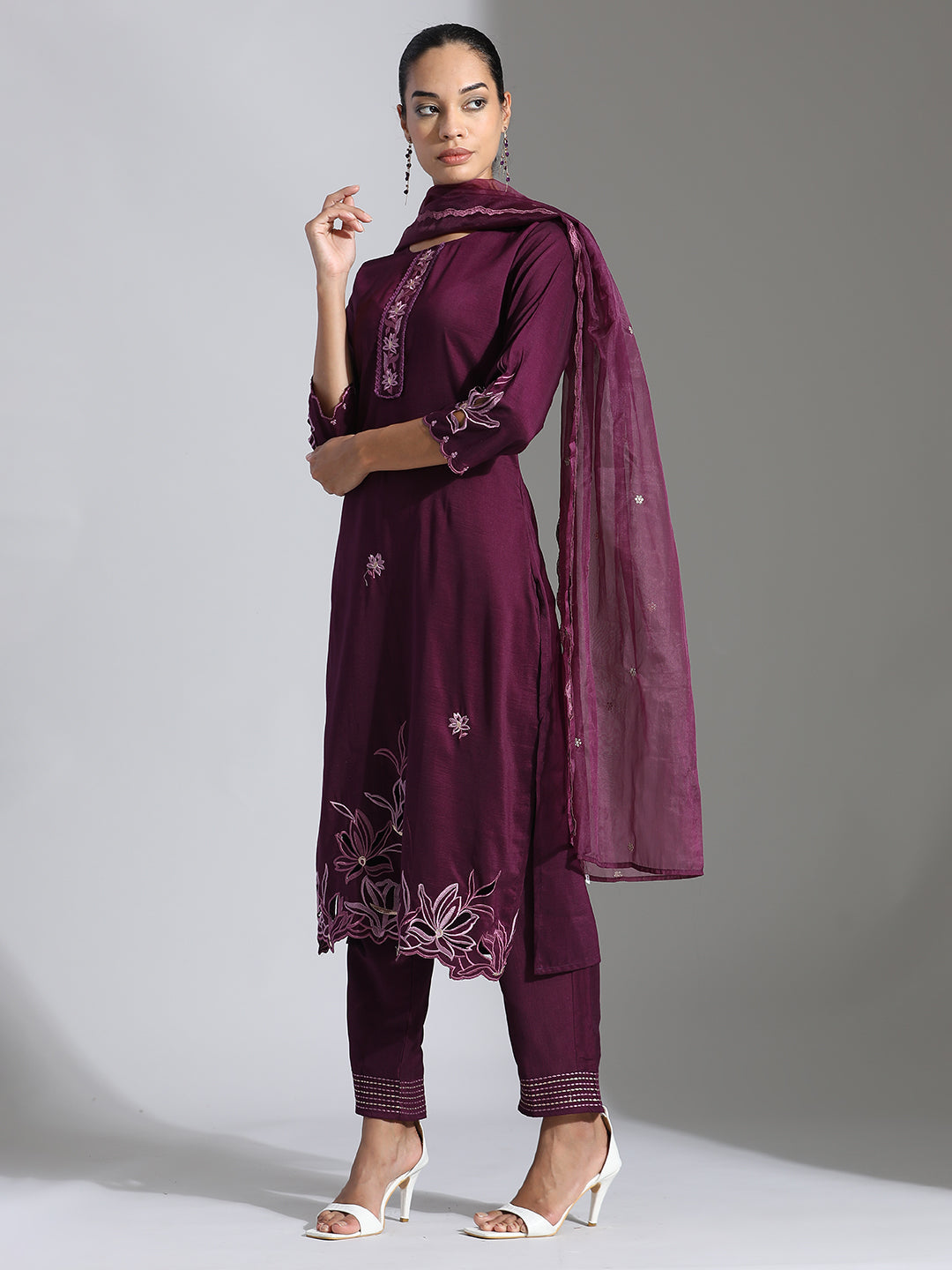 Purple Embroidered Silk Blend Kurta Set With Organza Dupatta