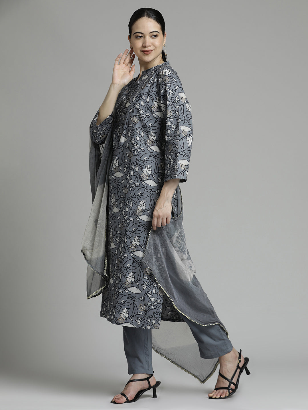 Ethnic Printed Grey Kurta Set With Tie-Dye Dupatta