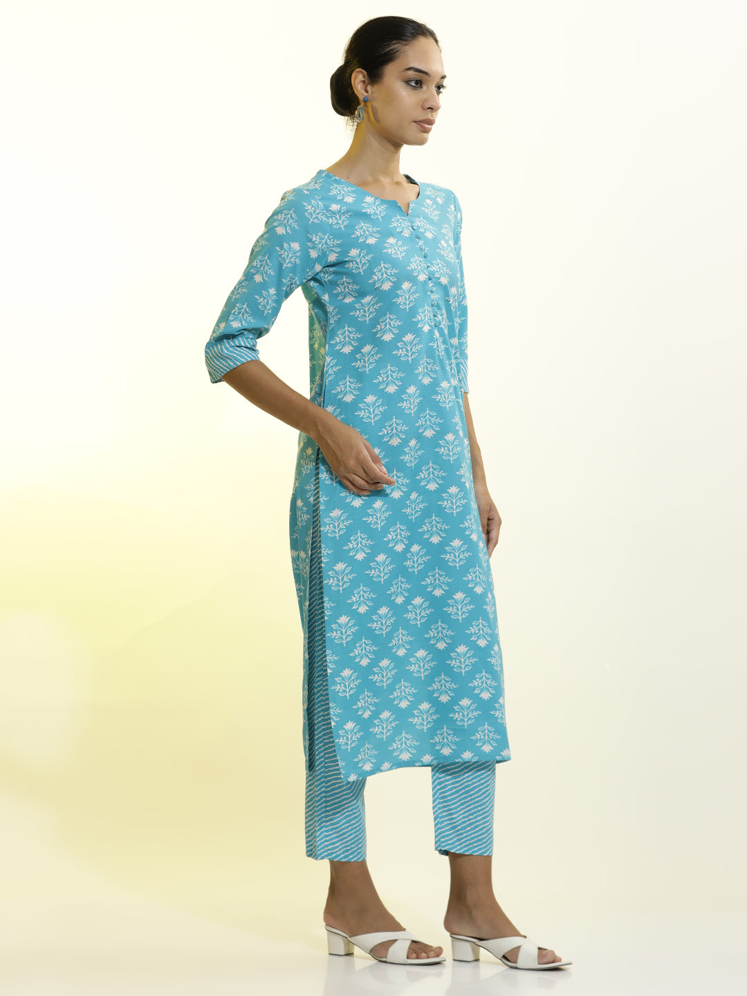 Blue Floral Printed Cotton Blend Kurta Set