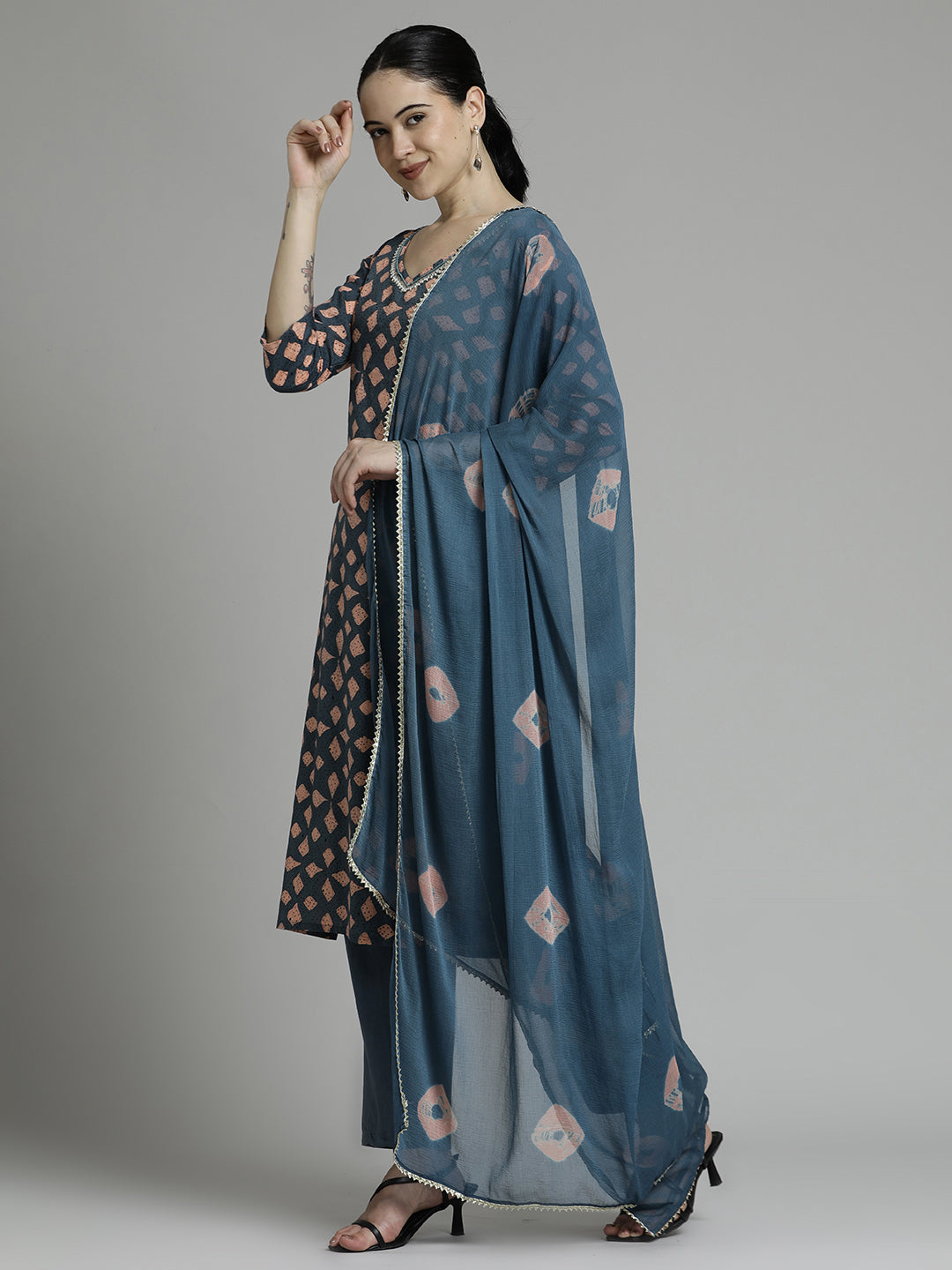 Grey Floral Printed Kurta Set With Tie-Dye Dupatta