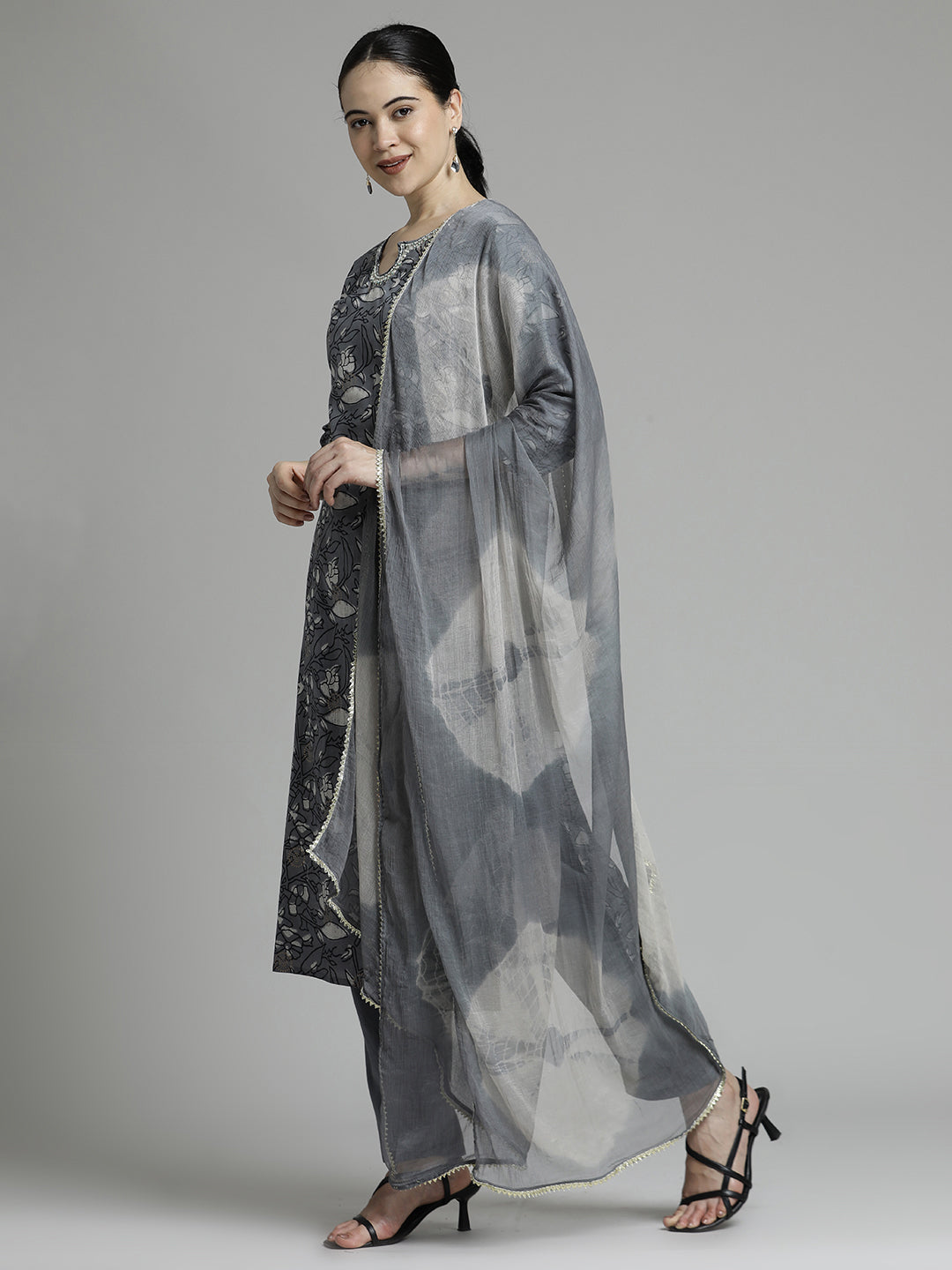 Grey Ethnic Printed Kurta Set With Tie-Dye Dupatta