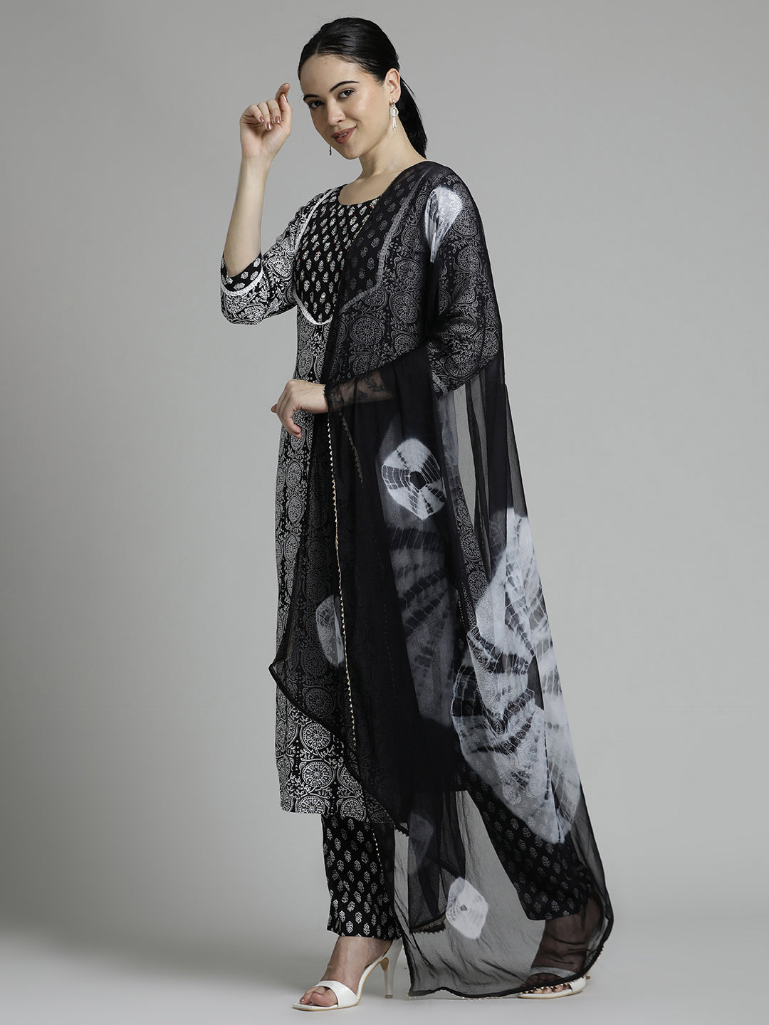 Ethnic Printed Black Kurta Set With Tie-Dye Dupatta