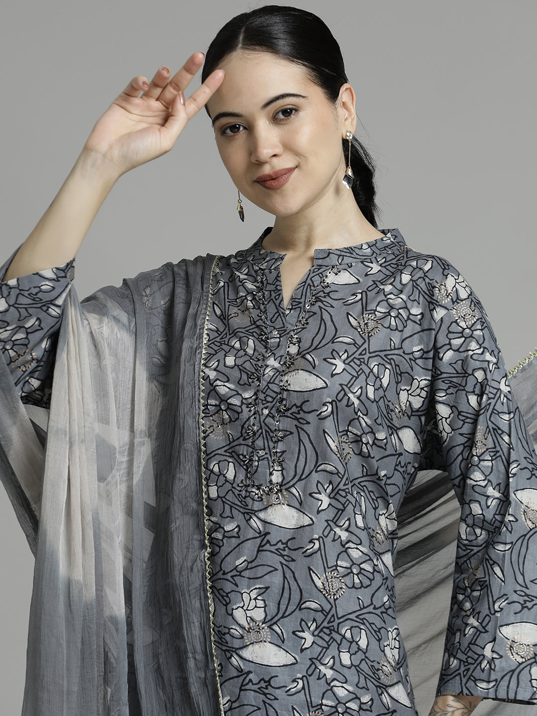 Ethnic Printed Grey Kurta Set With Tie-Dye Dupatta