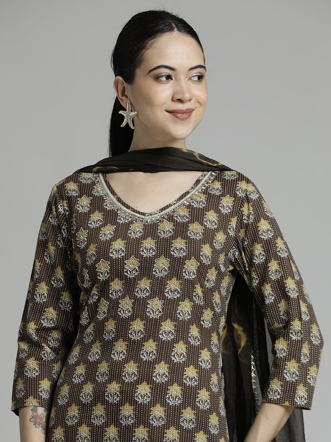 Brown Ethnic Printed Kurta Set With Tie-Dye Dupatta