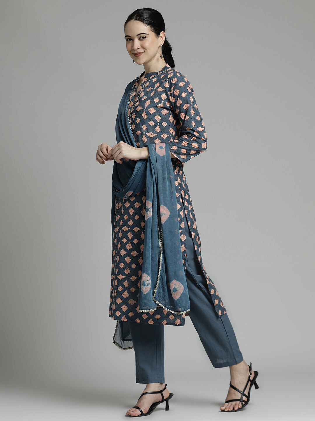 Grey Abstract Printed Kurta Set With Tie-Dye Dupatta