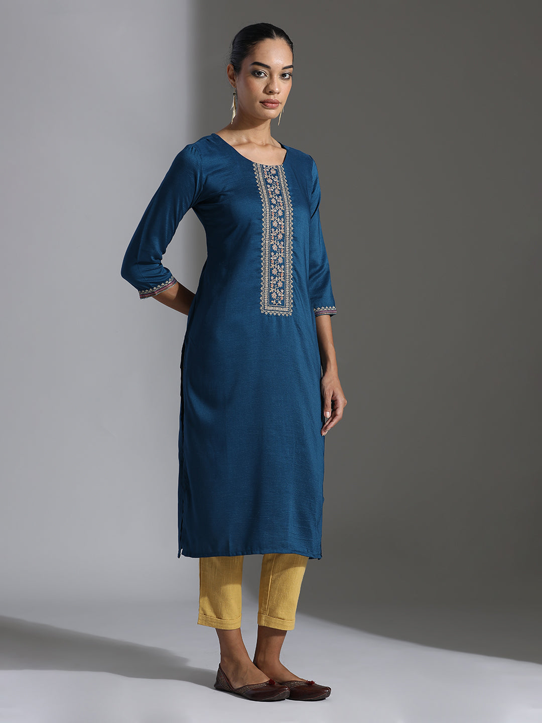 Blue Embroidered Chinon Straight Kurta