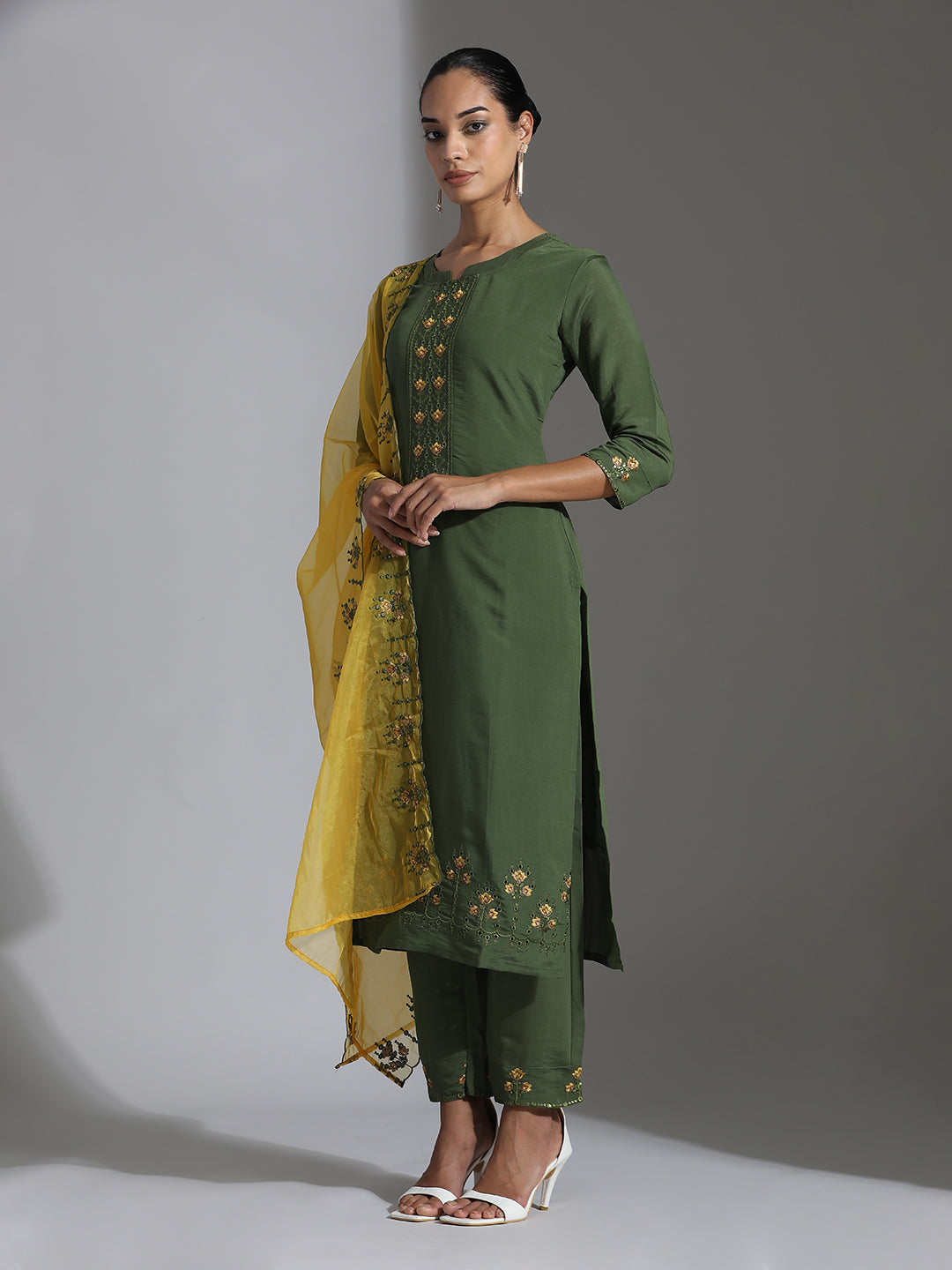 Green Embroidered Silk Blend Kurta Set With Organza Dupatta