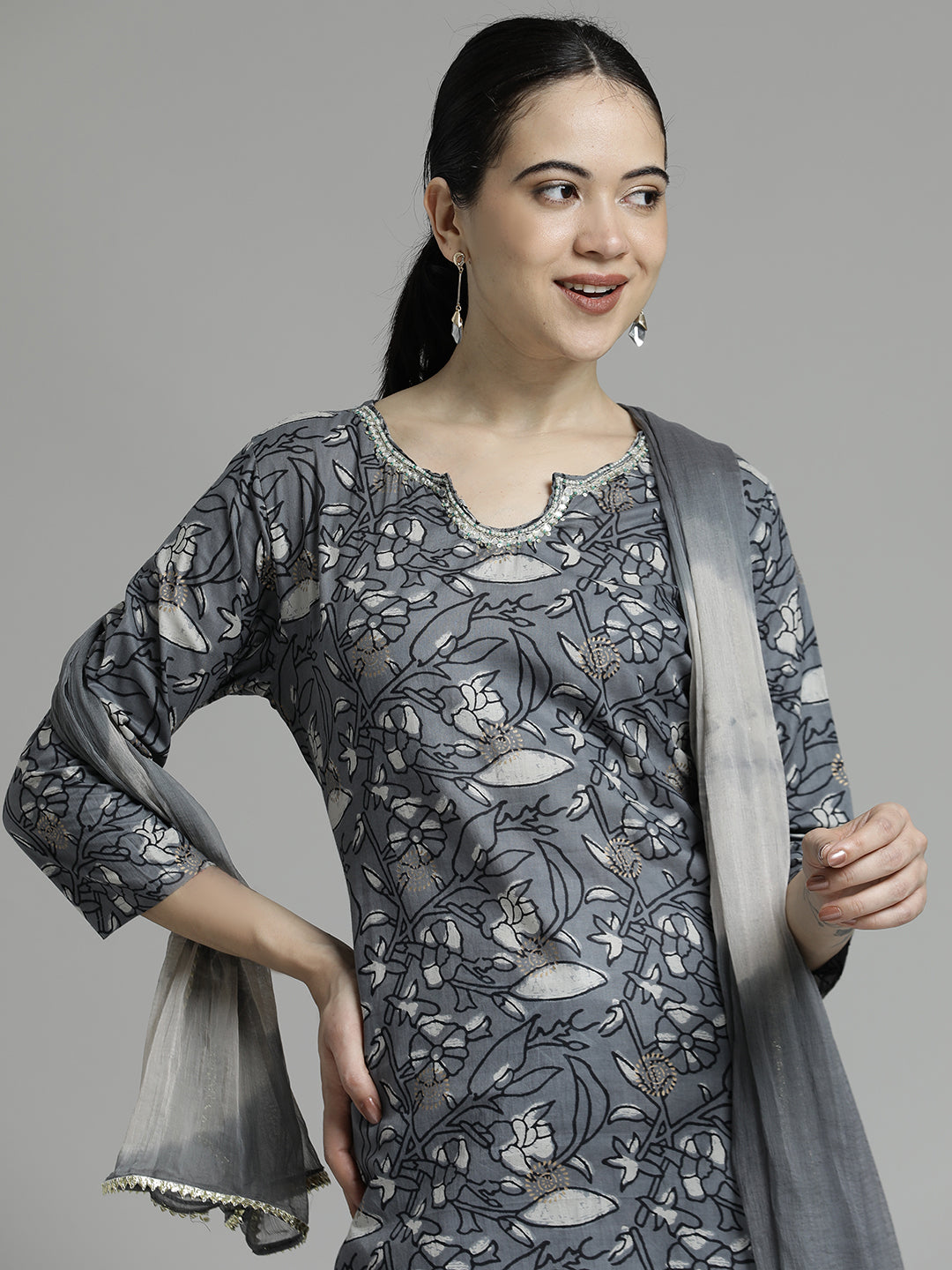 Grey Ethnic Printed Kurta Set With Tie-Dye Dupatta