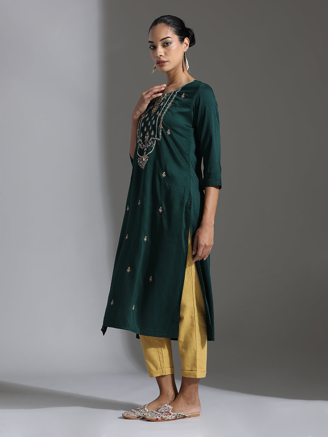 Green Embroidered Chinon Straight Kurta