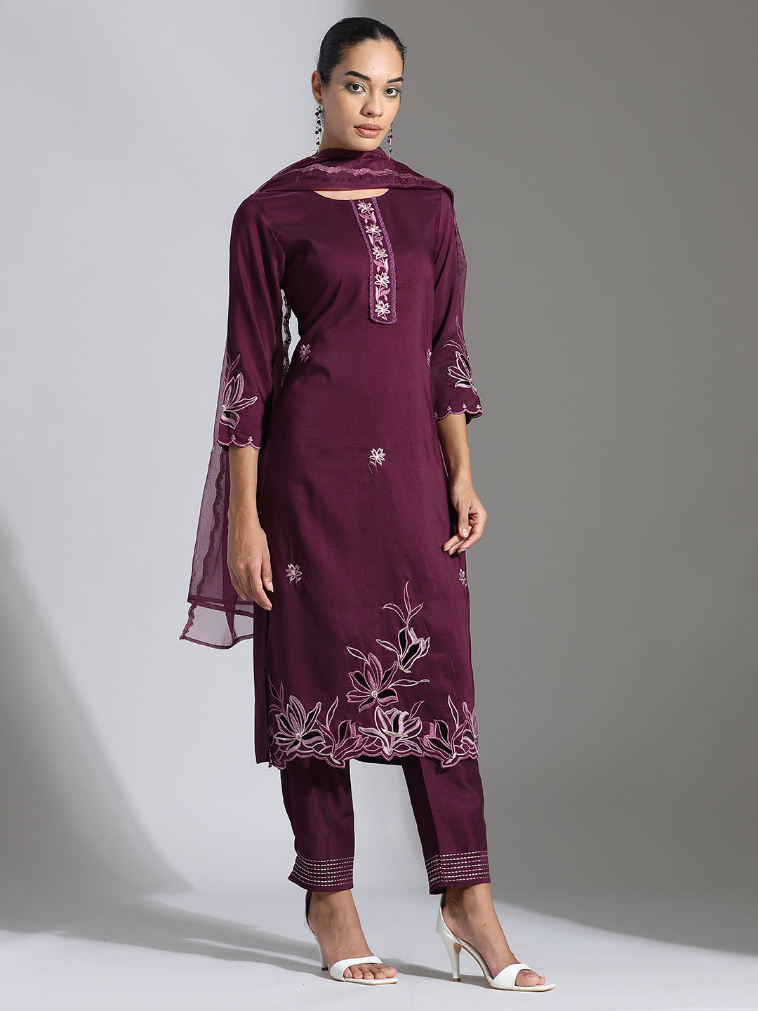 Purple Embroidered Silk Blend Kurta Set With Organza Dupatta