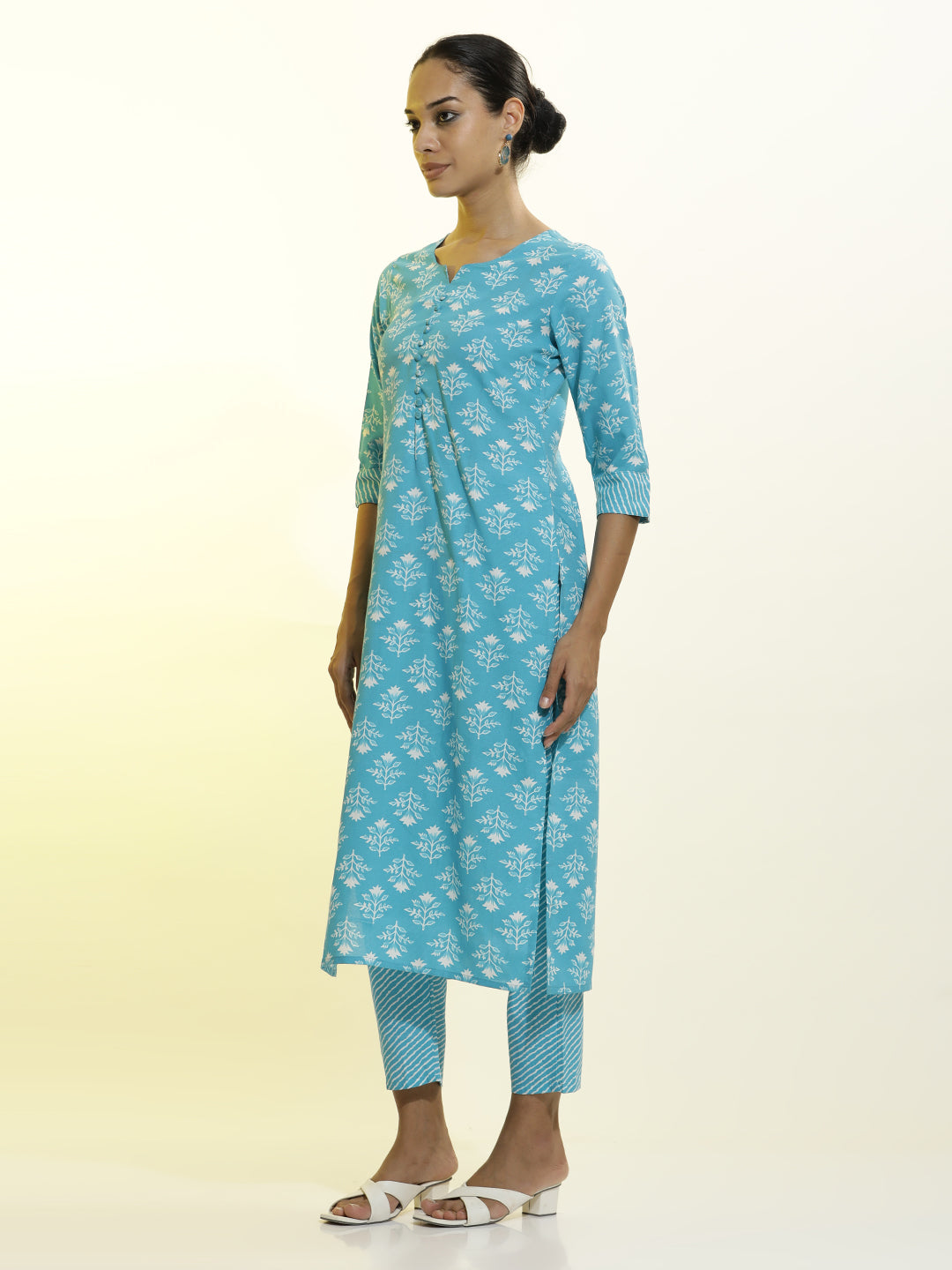 Blue Floral Printed Cotton Blend Kurta Set