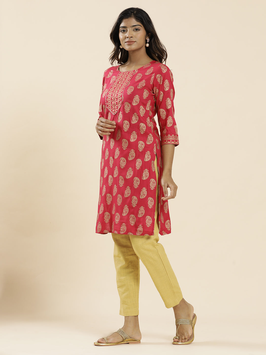 Fuchsia Ethnic Motif Printed Straight Kurta