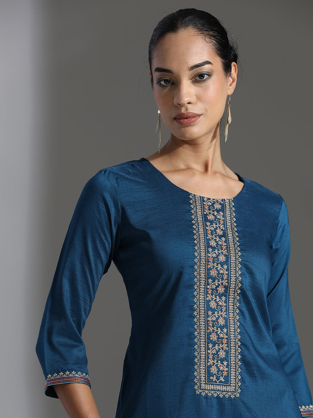 Blue Embroidered Chinon Straight Kurta