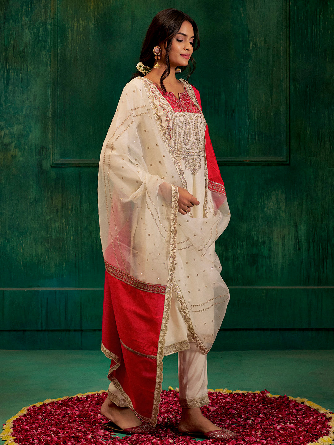 Cream & Fuchsia Zardozi Embroidered Festive Kurta Set With Dupatta